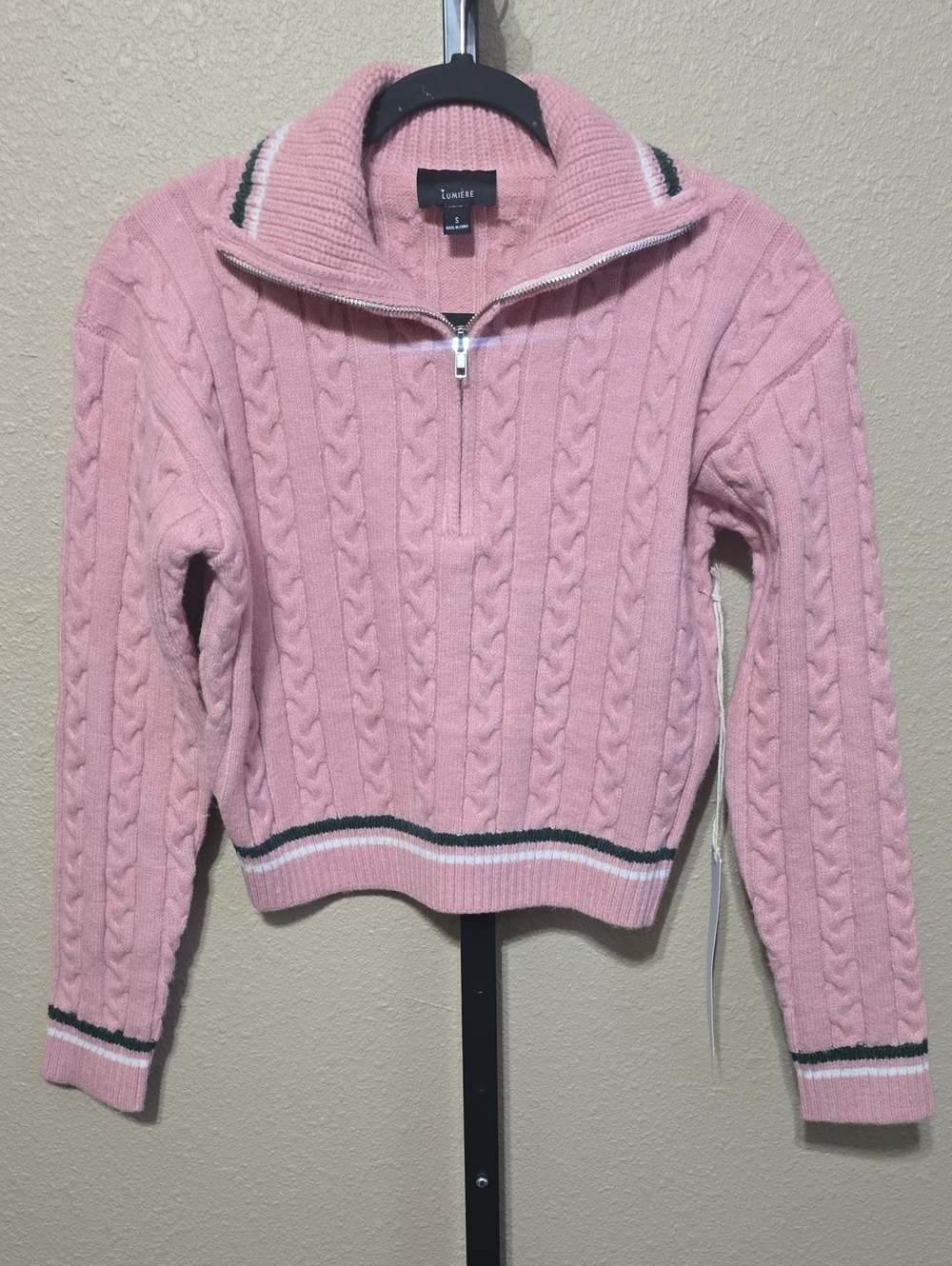 NWT Lumiere Cable Knit Cropped Sweater. Small
